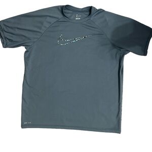 Nike dry fit short sleeve shirt. Men size XXL.
